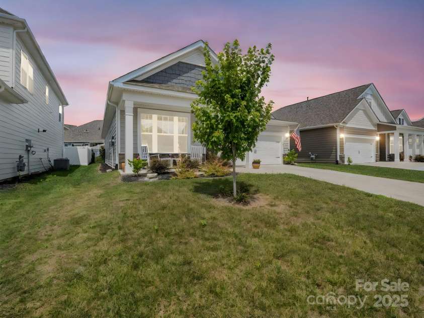 134 Fox Cove Road, Hendersonville, NC 28792.  MLS# CAR4283980, YatesRealty ID 27781. 