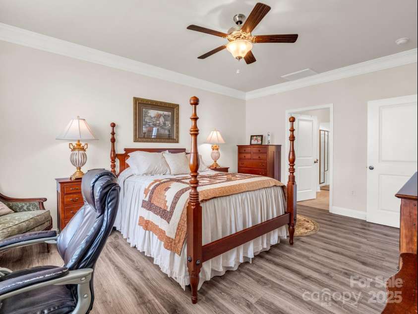 134 Fox Cove Road, Hendersonville, NC 28792.  MLS# CAR4283980, YatesRealty ID 27781. 