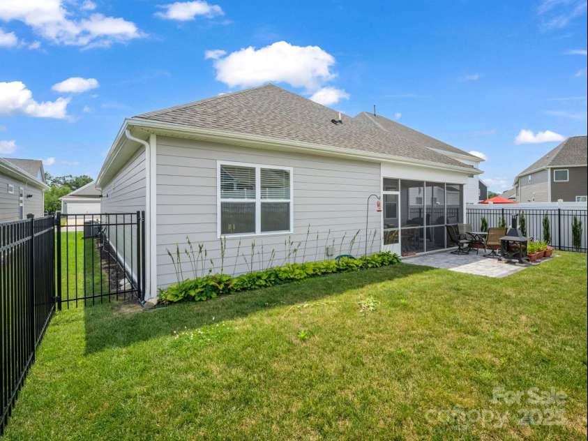 134 Fox Cove Road, Hendersonville, NC 28792.  MLS# CAR4283980, YatesRealty ID 27781. 