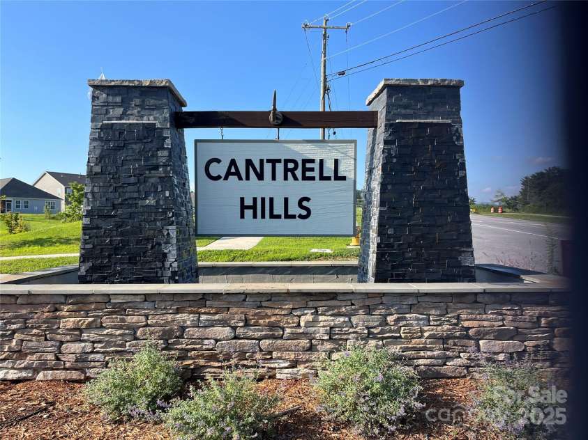 134 Fox Cove Road, Hendersonville, NC 28792.  MLS# CAR4283980, YatesRealty ID 27781. Entrance