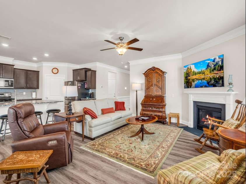 134 Fox Cove Road, Hendersonville, NC 28792.  MLS# CAR4283980, YatesRealty ID 27781. Living Room