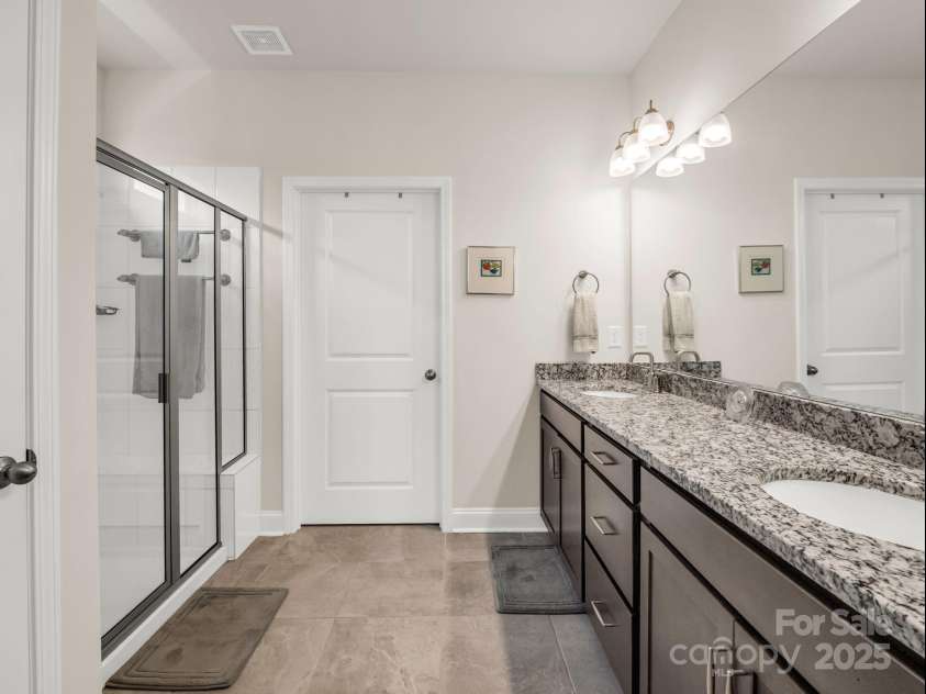 134 Fox Cove Road, Hendersonville, NC 28792.  MLS# CAR4283980, YatesRealty ID 27781. Primary En-Suite Bath