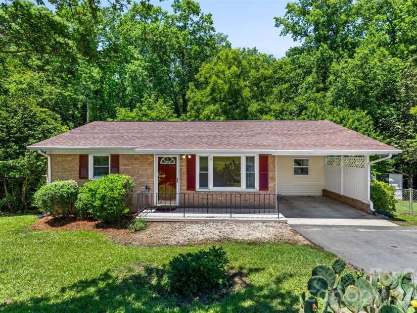 219 Belton Avenue, Mount Holly, NC 28120.  MLS# CAR4389483, YatesRealty ID 27781. 