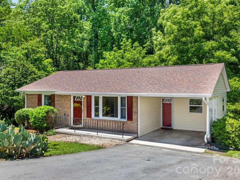 219 Belton Avenue, Mount Holly, NC 28120.  MLS# CAR4389483, YatesRealty ID 27781. 