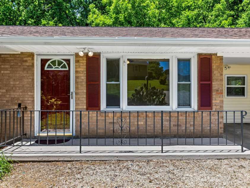 219 Belton Avenue, Mount Holly, NC 28120.  MLS# CAR4389483, YatesRealty ID 27781. 
