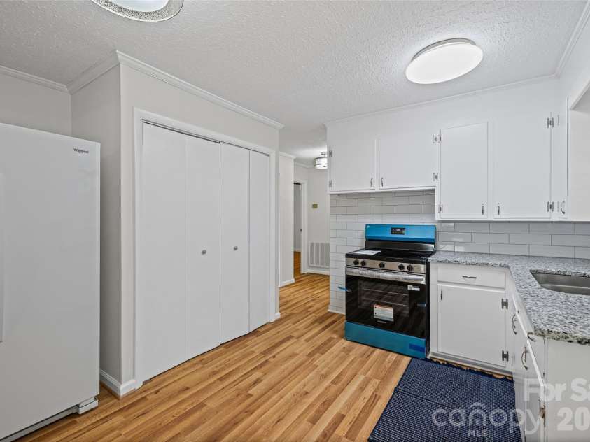 219 Belton Avenue, Mount Holly, NC 28120.  MLS# CAR4389483, YatesRealty ID 27781. 