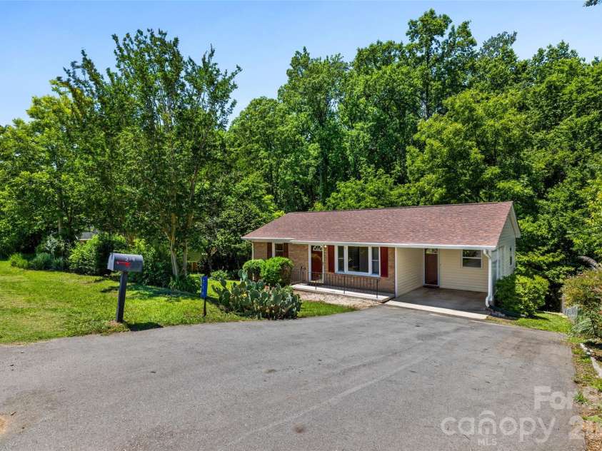 219 Belton Avenue, Mount Holly, NC 28120.  MLS# CAR4389483, YatesRealty ID 27781. 