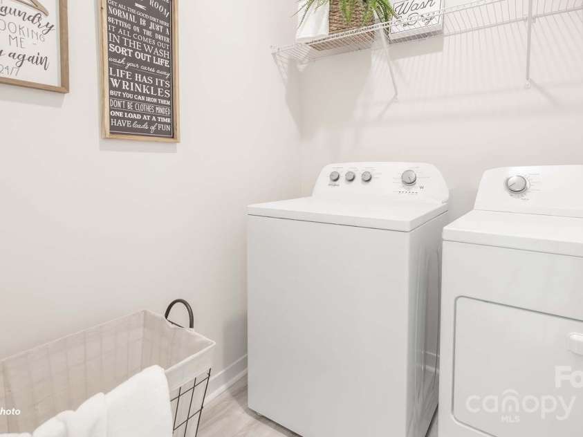 11230 Cardinal Creek Avenue, Charlotte, NC 28215.  MLS# CAR4276827, YatesRealty ID 27782. 