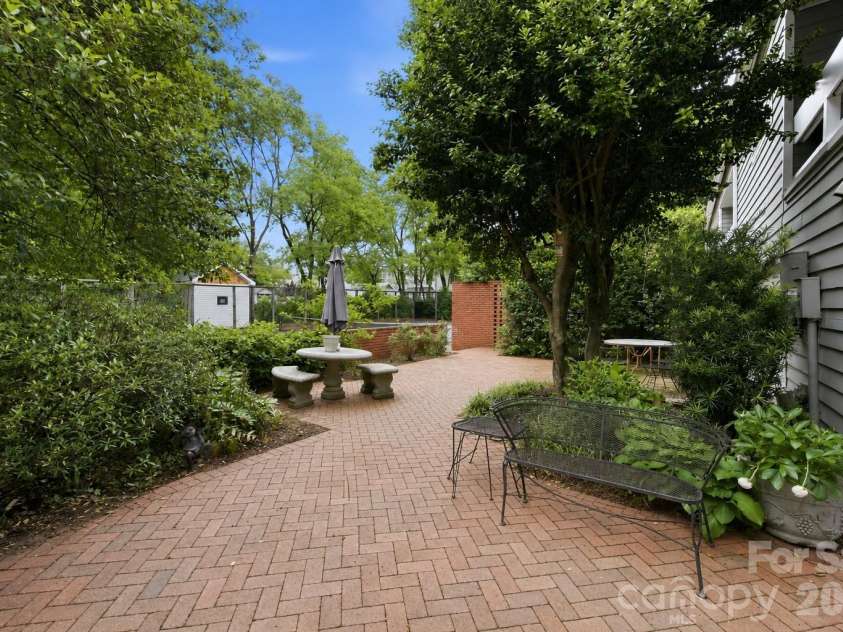 515 Poplar Street, Charlotte, NC 28202.  MLS# CAR4378649, YatesRealty ID 27783. 