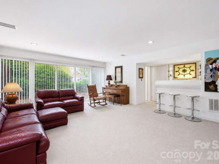 515 Poplar Street, Charlotte, NC 28202.  MLS# CAR4378649, YatesRealty ID 27783. 