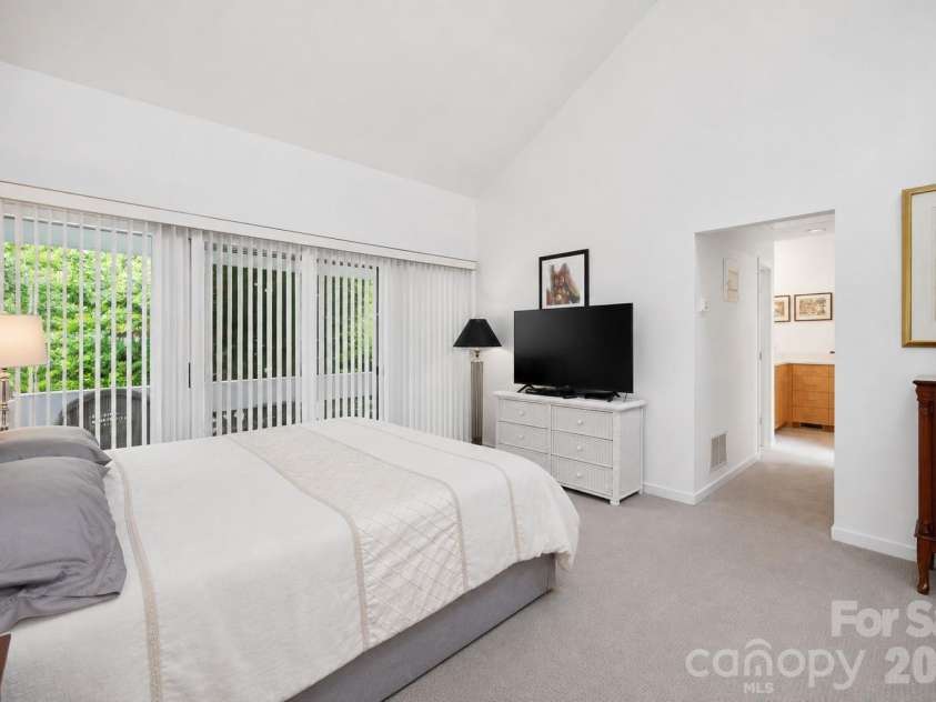 515 Poplar Street, Charlotte, NC 28202.  MLS# CAR4378649, YatesRealty ID 27783. 