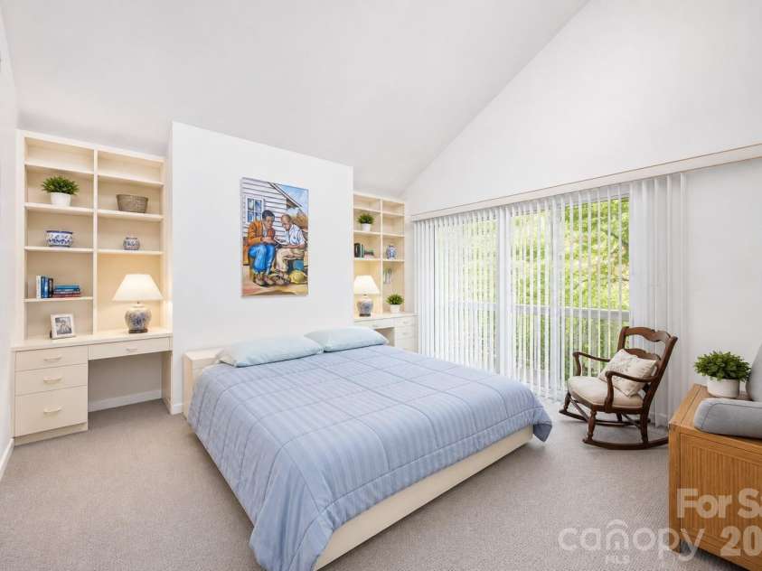 515 Poplar Street, Charlotte, NC 28202.  MLS# CAR4378649, YatesRealty ID 27783. 