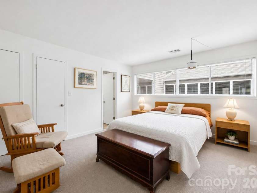 515 Poplar Street, Charlotte, NC 28202.  MLS# CAR4378649, YatesRealty ID 27783. 