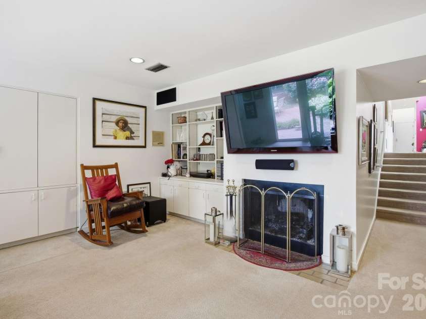 517 Poplar Street, Charlotte, NC 28202.  MLS# CAR4378644, YatesRealty ID 27784. 