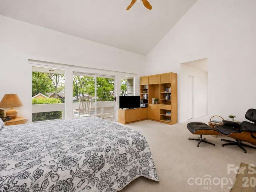 517 Poplar Street, Charlotte, NC 28202.  MLS# CAR4378644, YatesRealty ID 27784. 