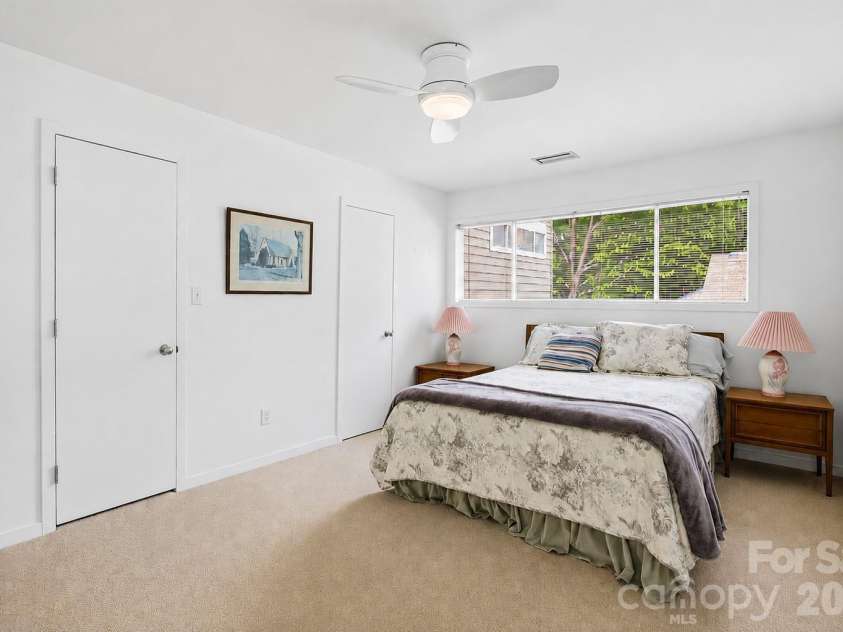517 Poplar Street, Charlotte, NC 28202.  MLS# CAR4378644, YatesRealty ID 27784. 