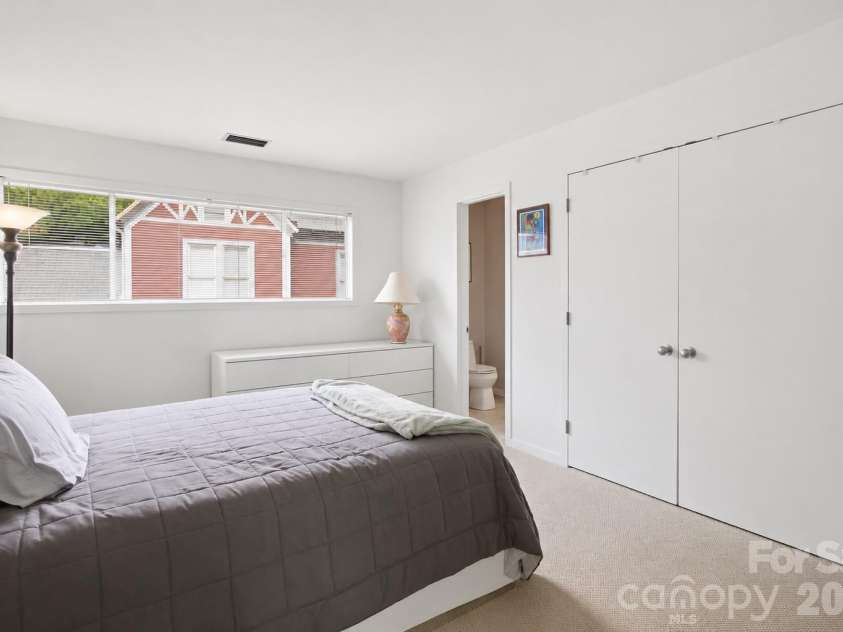 517 Poplar Street, Charlotte, NC 28202.  MLS# CAR4378644, YatesRealty ID 27784. 