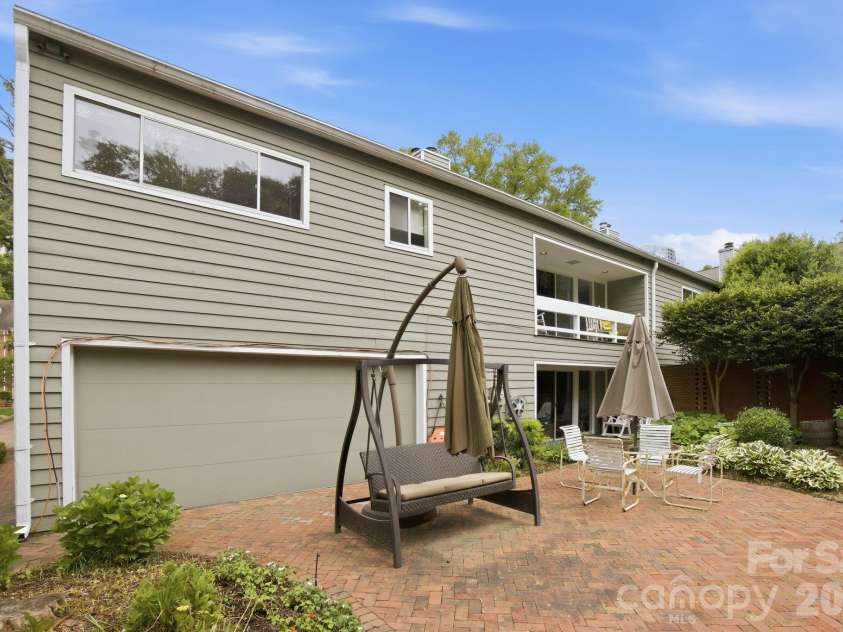 517 Poplar Street, Charlotte, NC 28202.  MLS# CAR4378644, YatesRealty ID 27784. 