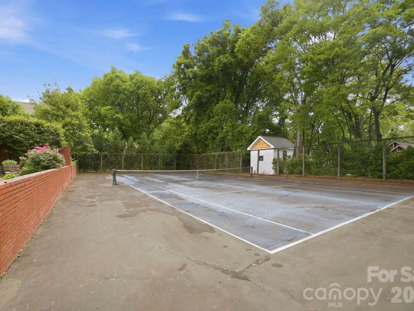 517 Poplar Street, Charlotte, NC 28202.  MLS# CAR4378644, YatesRealty ID 27784. 