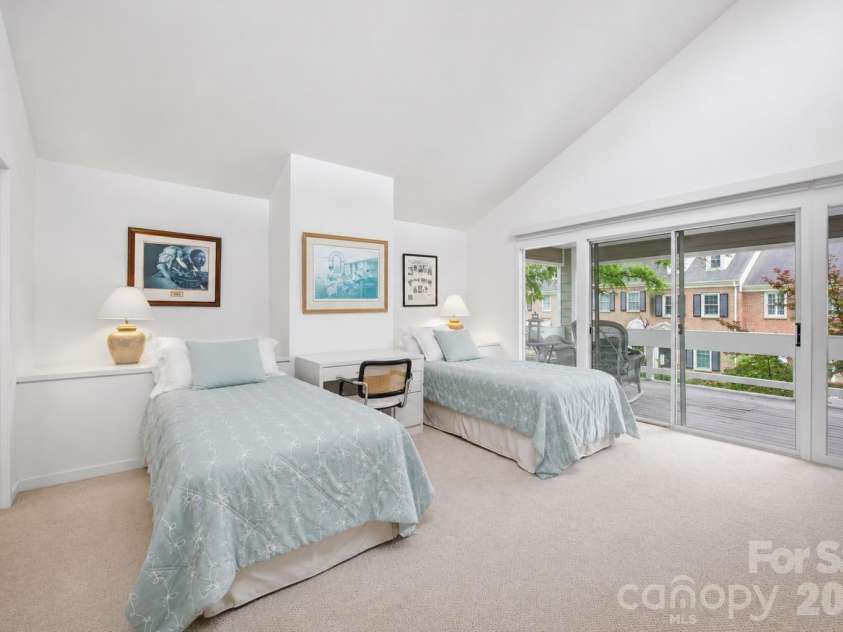 517 Poplar Street, Charlotte, NC 28202.  MLS# CAR4378644, YatesRealty ID 27784. Light-filled secondary bedroom or versatile flex space featuring oversized windows, vaulted ceilings, soft neutral finishes, and direct access to the private front balcony.