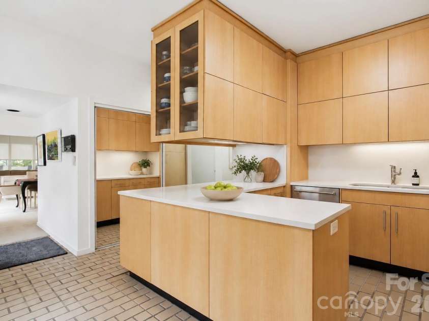 517 Poplar Street, Charlotte, NC 28202.  MLS# CAR4378644, YatesRealty ID 27784. Spacious kitchen filled with natural light, featuring ample cabinetry, generous prep space, pantry, tiled flooring, and functional flow