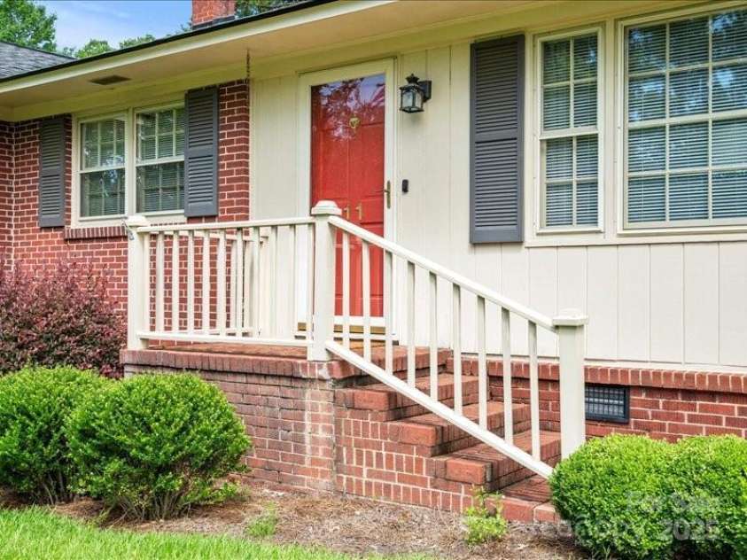 11 Hamden Circle, Cheraw, SC 29520.  MLS# CAR4283213, YatesRealty ID 27786. 