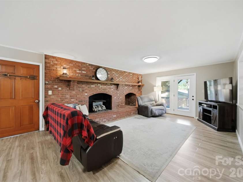 138 Whispering Pines Drive, Hudson, NC 28638.  MLS# CAR4385334, YatesRealty ID 27789. 