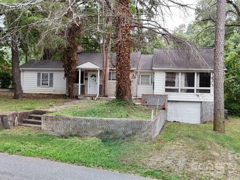 903 Davidson Avenue, Gastonia, NC 28052.  MLS# CAR4249883, YatesRealty ID 27789. 