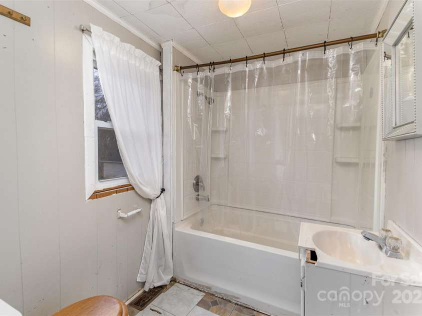 107 Mcginnis Street, Kings Mountain, NC 28086.  MLS# CAR4217487, YatesRealty ID 2779. 