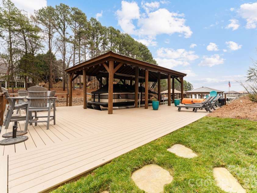 9156 Fair Oak Drive, Sherrills Ford, NC 28673.  MLS# CAR4351146, YatesRealty ID 2779. 