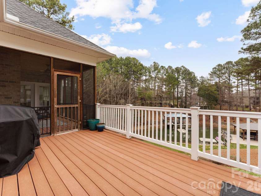 9156 Fair Oak Drive, Sherrills Ford, NC 28673.  MLS# CAR4351146, YatesRealty ID 2779. 
