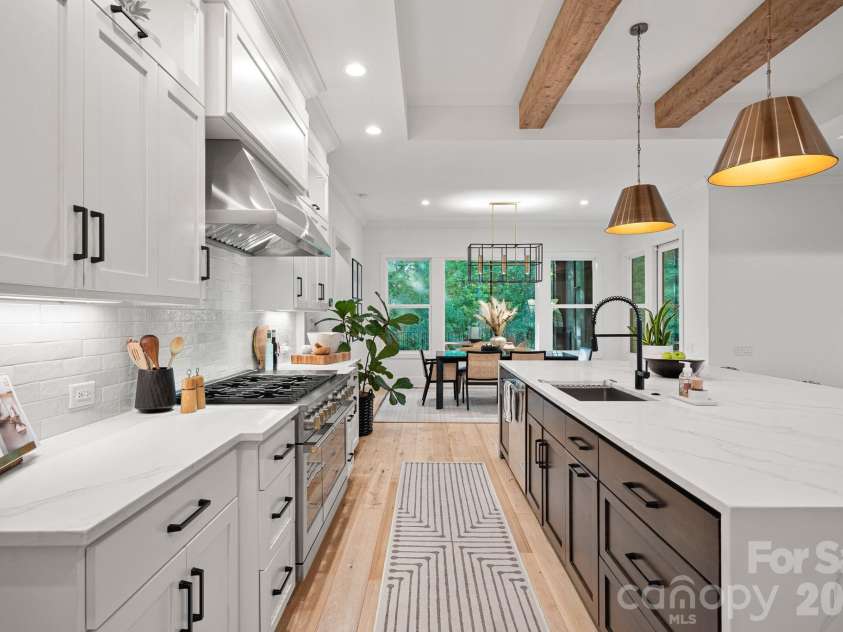 17416 Gillican Overlook Road, Davidson, NC 28036.  MLS# CAR4373444, YatesRealty ID 27790. Chef inspired professional grade appliances