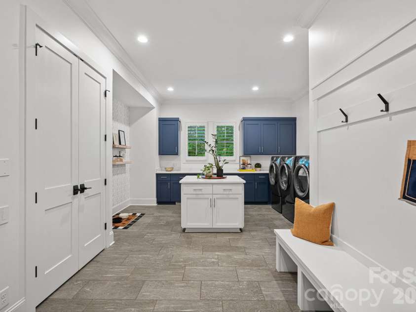 17416 Gillican Overlook Road, Davidson, NC 28036.  MLS# CAR4373444, YatesRealty ID 27790. Main level laundry & mudroom with drop zone