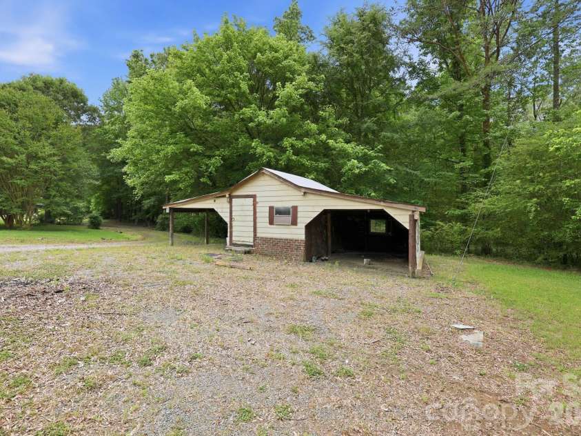 517 & 513 Cox Road, Salisbury, NC 28146.  MLS# CAR4389562, YatesRealty ID 27793. 