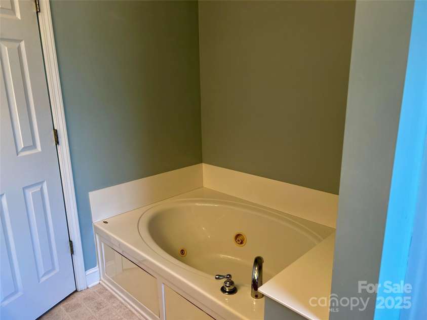 215 Autumn Chapel Drive, Salisbury, NC 28147.  MLS# CAR4285047, YatesRealty ID 27794. 