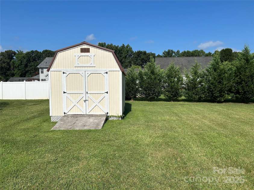 215 Autumn Chapel Drive, Salisbury, NC 28147.  MLS# CAR4285047, YatesRealty ID 27794. 