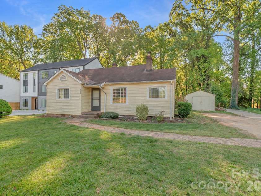 4430 Tyvola Road, Charlotte, NC 28208.  MLS# CAR4368437, YatesRealty ID 27794. 
