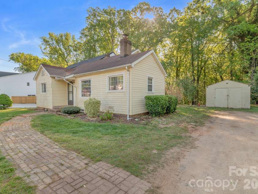 4430 Tyvola Road, Charlotte, NC 28208.  MLS# CAR4368437, YatesRealty ID 27794. 
