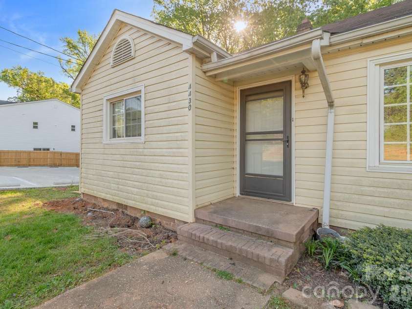 4430 Tyvola Road, Charlotte, NC 28208.  MLS# CAR4368437, YatesRealty ID 27794. 