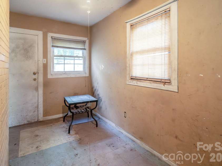 4430 Tyvola Road, Charlotte, NC 28208.  MLS# CAR4368437, YatesRealty ID 27794. 