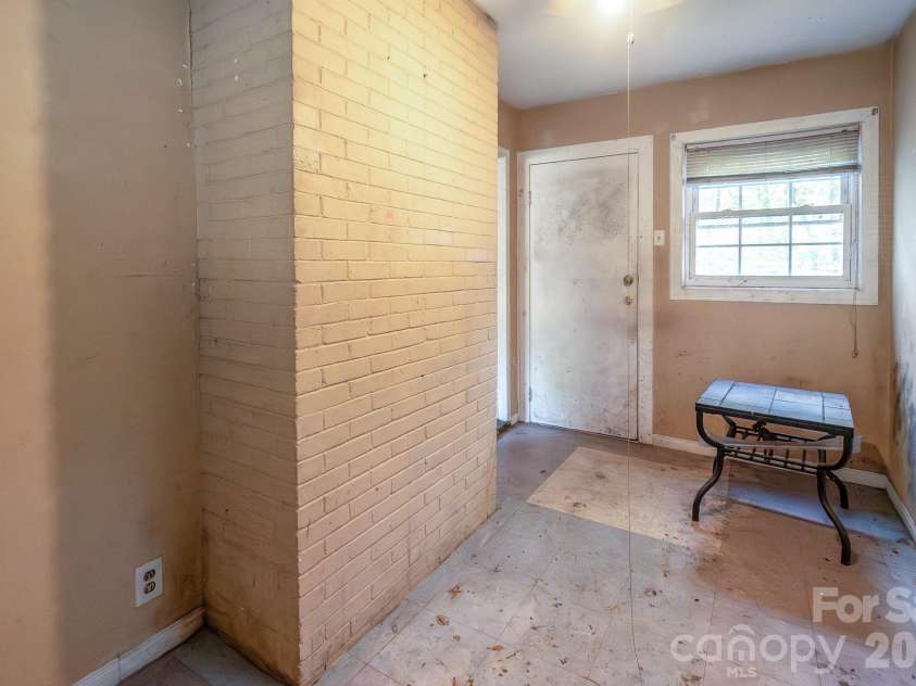 4430 Tyvola Road, Charlotte, NC 28208.  MLS# CAR4368437, YatesRealty ID 27794. 