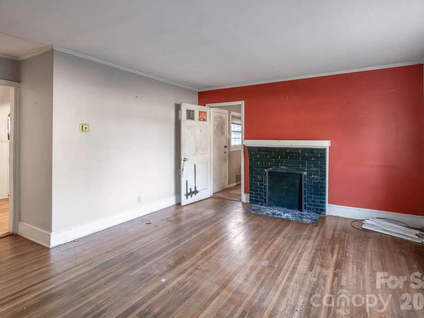 4430 Tyvola Road, Charlotte, NC 28208.  MLS# CAR4368437, YatesRealty ID 27794. 