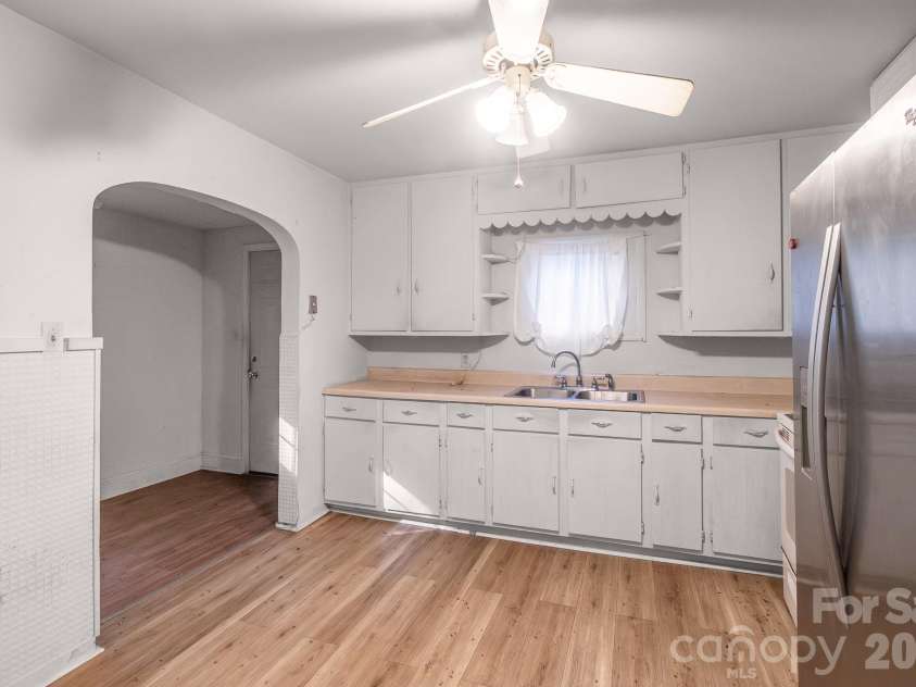 4430 Tyvola Road, Charlotte, NC 28208.  MLS# CAR4368437, YatesRealty ID 27794. 