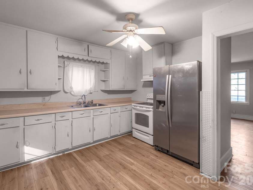 4430 Tyvola Road, Charlotte, NC 28208.  MLS# CAR4368437, YatesRealty ID 27794. 