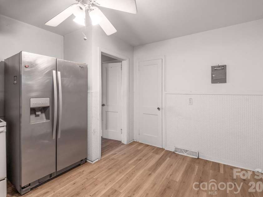 4430 Tyvola Road, Charlotte, NC 28208.  MLS# CAR4368437, YatesRealty ID 27794. 