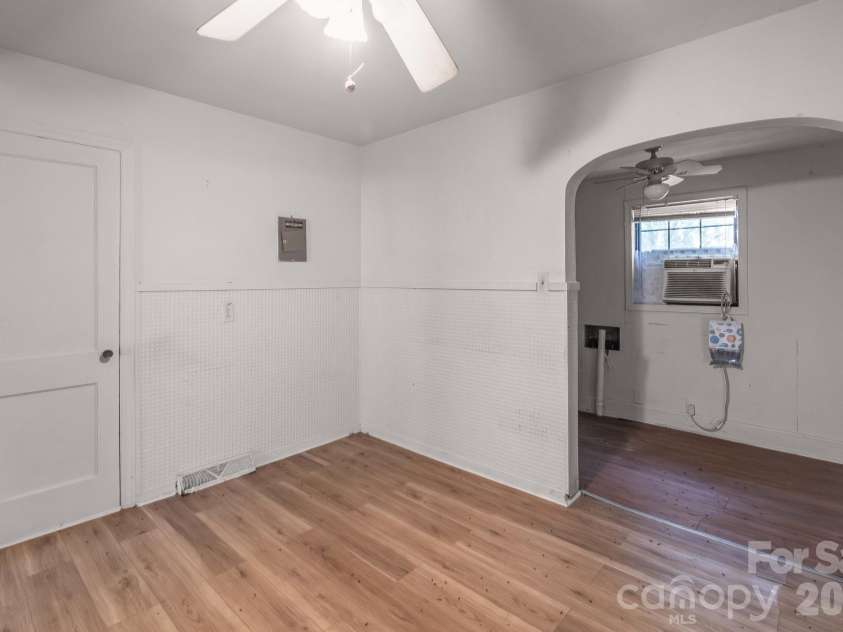 4430 Tyvola Road, Charlotte, NC 28208.  MLS# CAR4368437, YatesRealty ID 27794. 