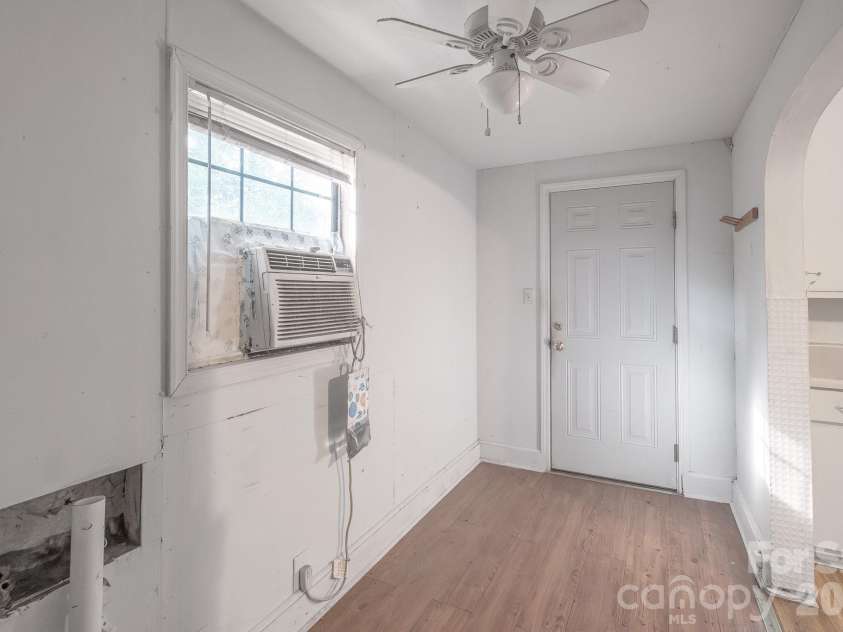 4430 Tyvola Road, Charlotte, NC 28208.  MLS# CAR4368437, YatesRealty ID 27794. 
