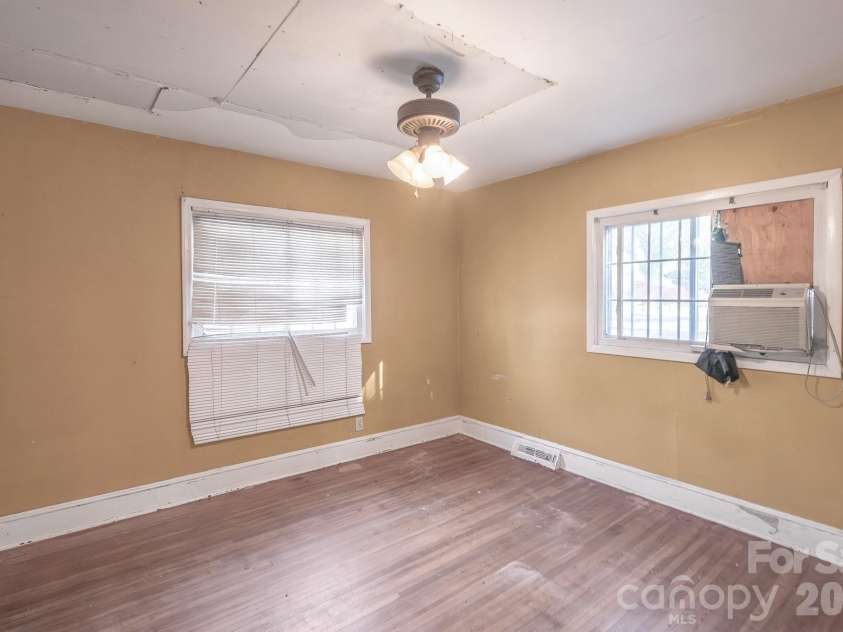 4430 Tyvola Road, Charlotte, NC 28208.  MLS# CAR4368437, YatesRealty ID 27794. 
