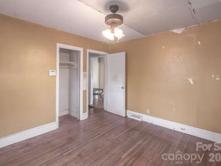 4430 Tyvola Road, Charlotte, NC 28208.  MLS# CAR4368437, YatesRealty ID 27794. 