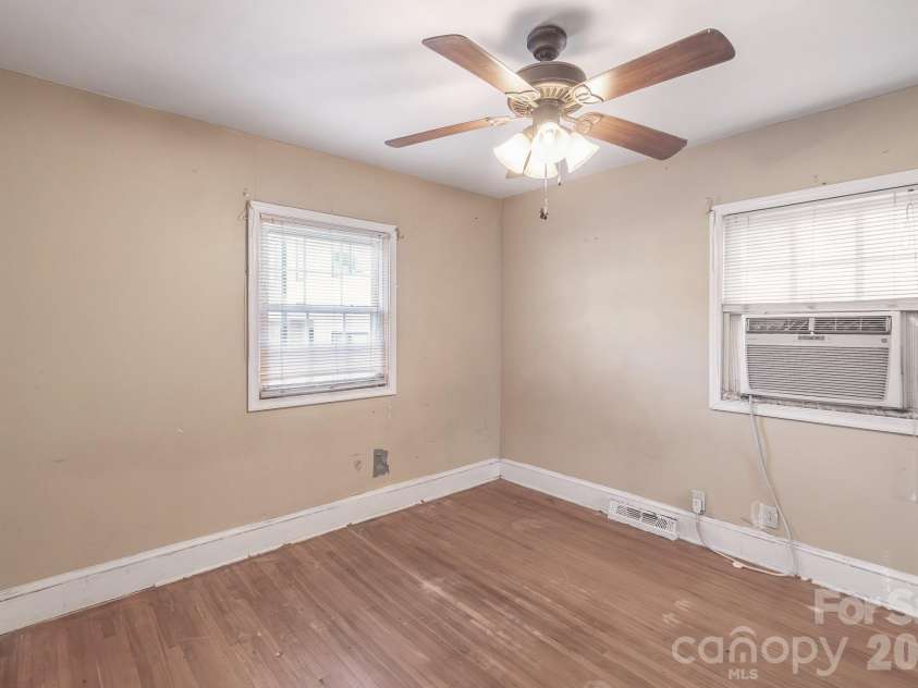4430 Tyvola Road, Charlotte, NC 28208.  MLS# CAR4368437, YatesRealty ID 27794. 